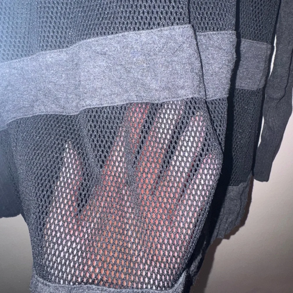 ALO Yoga Long Sleeve Crewneck Tee in Charcoal and Black